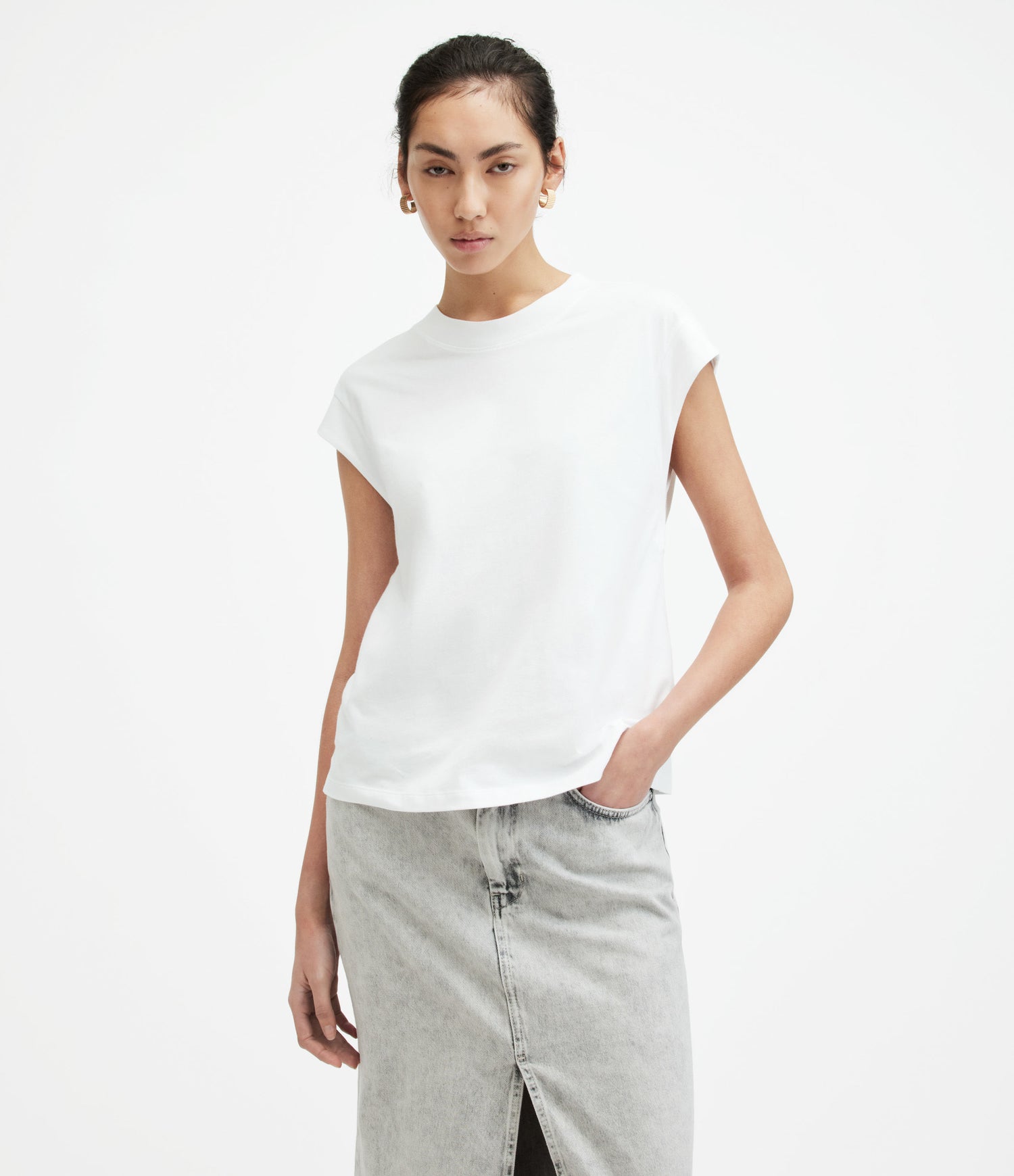 Outlet - Women T-Shirts & Tank Tops